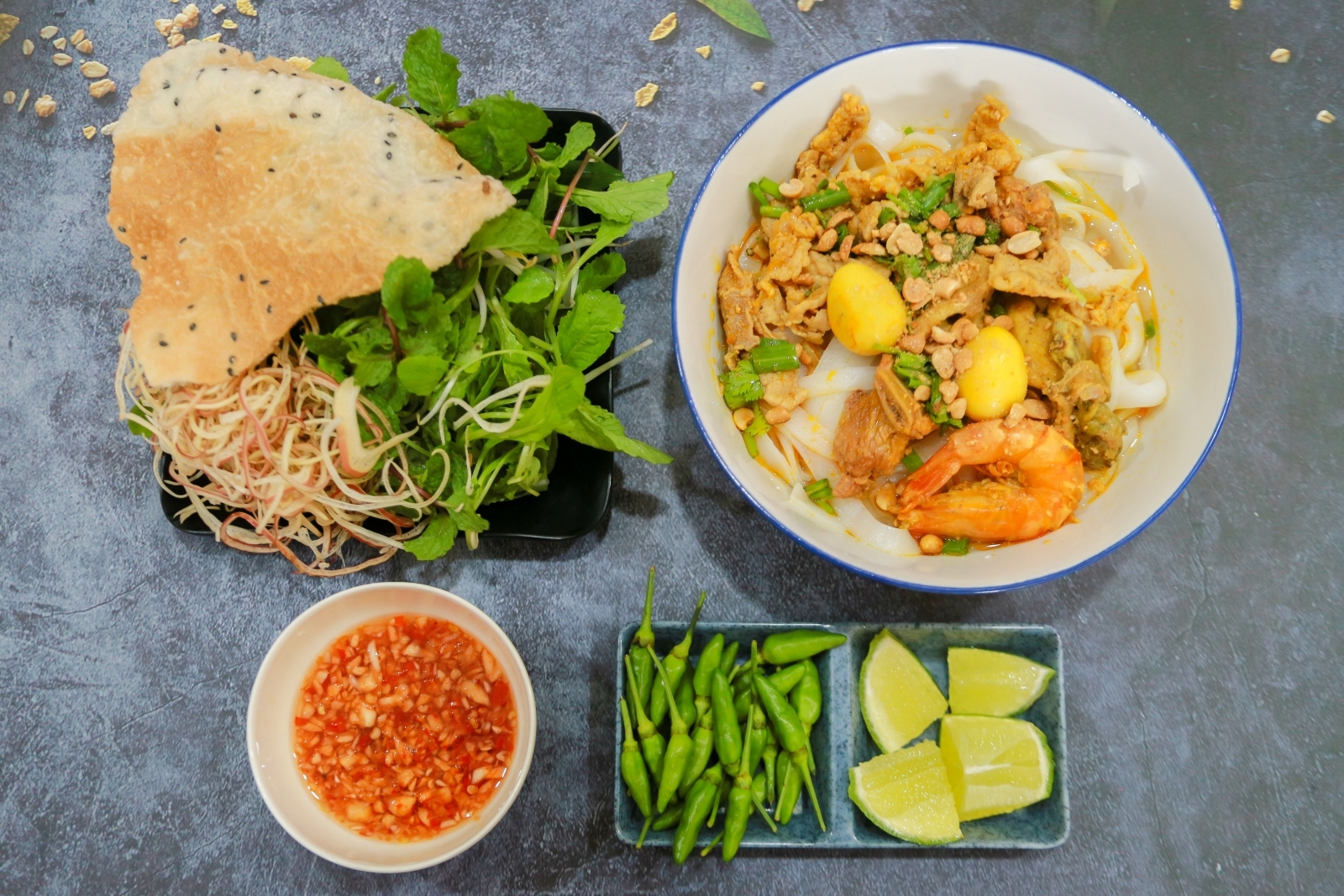cách nấu mì quảng tôm thịt 8