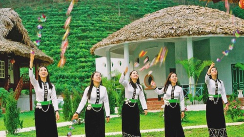 Ném tung còn