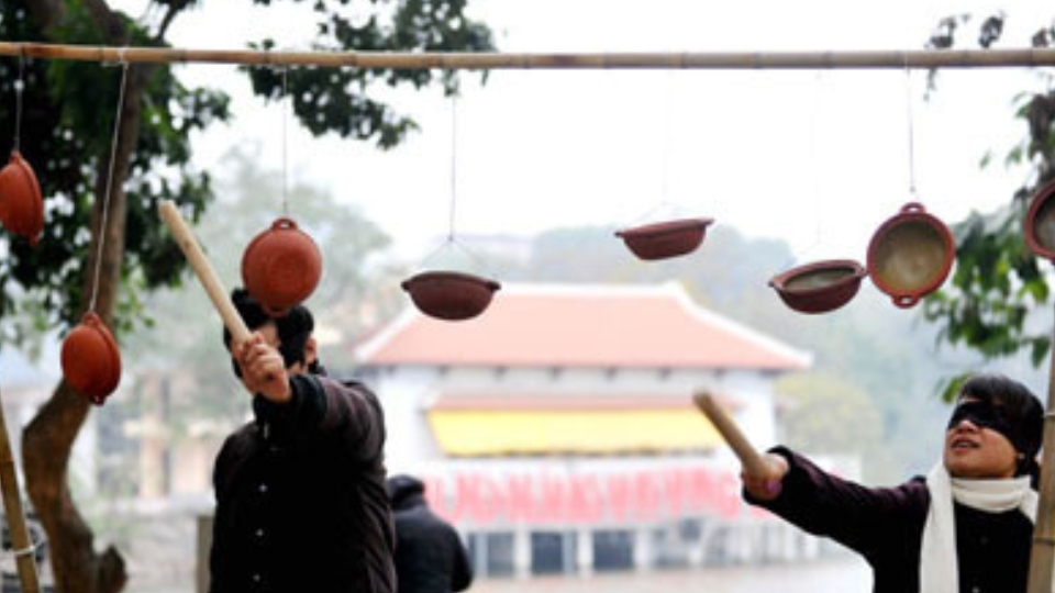 Đập niêu đất