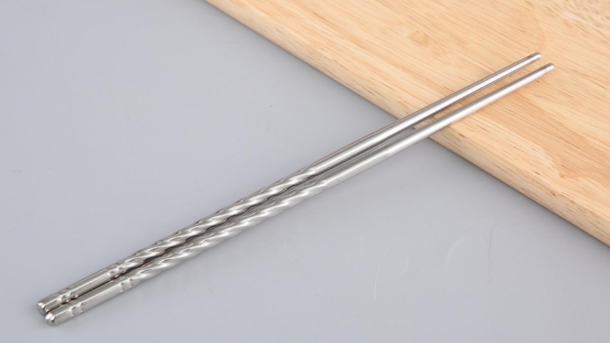 Đũa inox ít khi sử dụng ở nhiều gia đình Việt