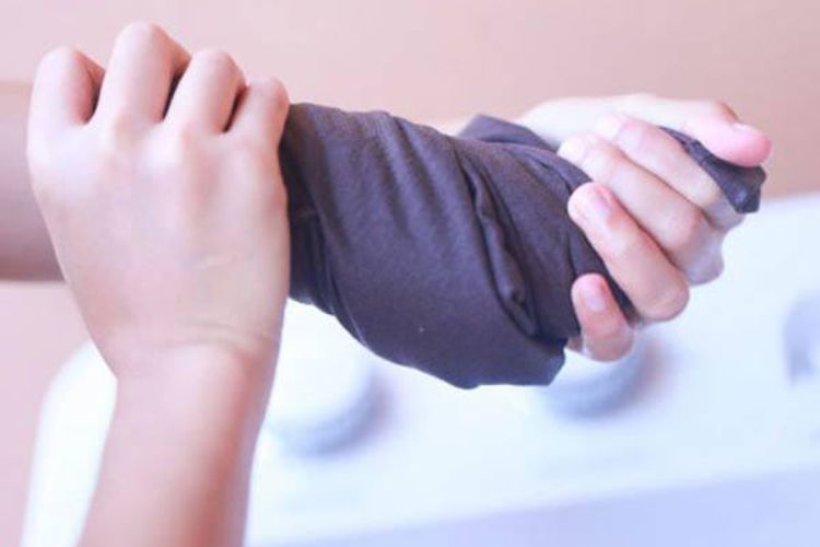 cách làm quần áo khô nhanh