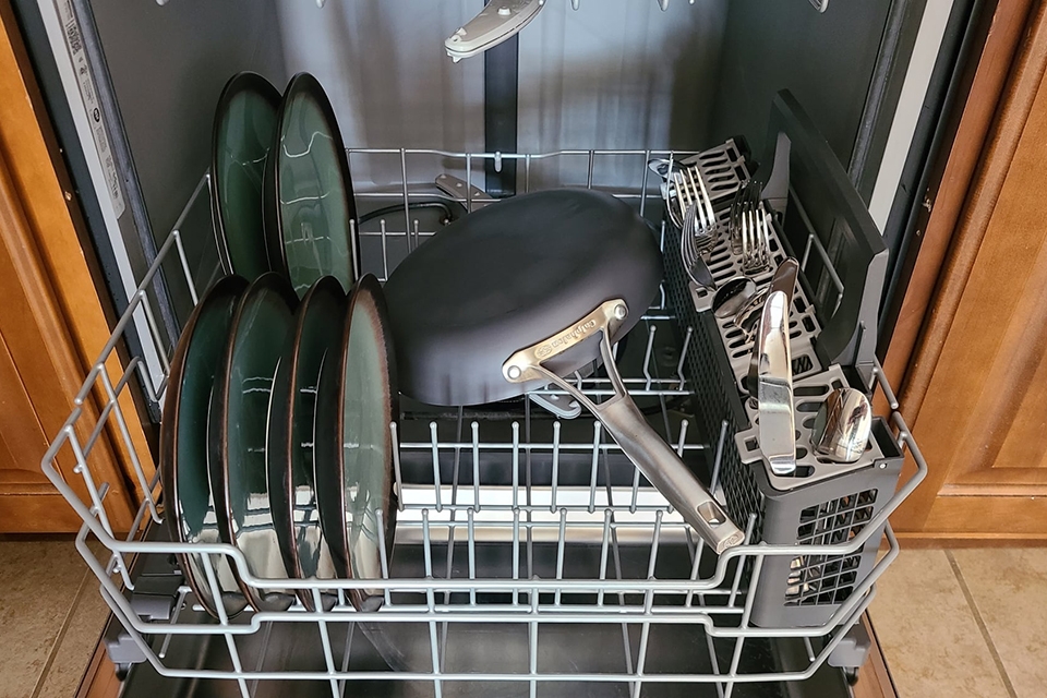 Chảo chống dính và máy rửa bát - Ảnh 01