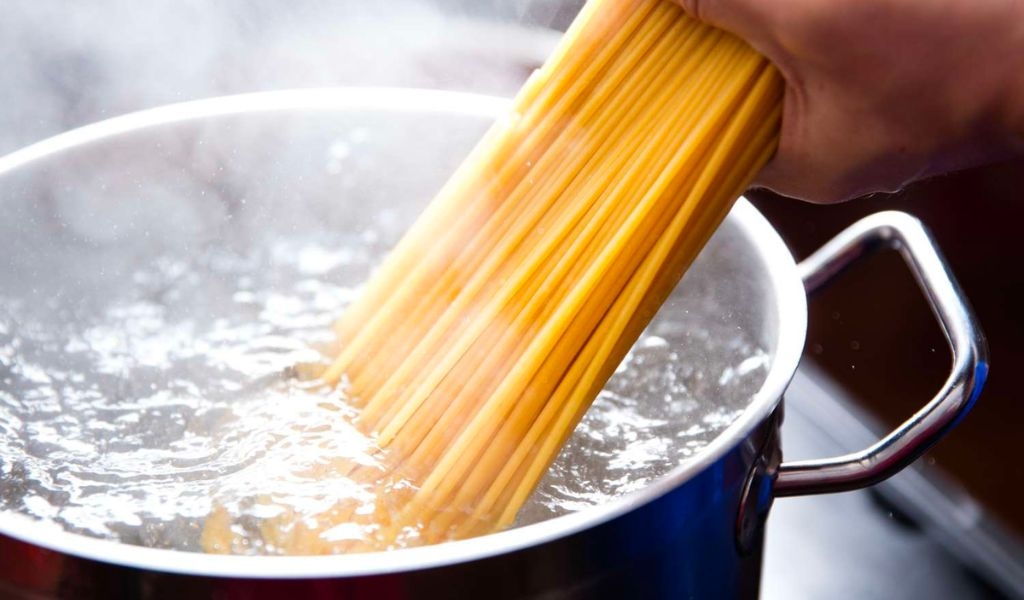 Cách luộc mì Ý chuẩn vị, mềm dai