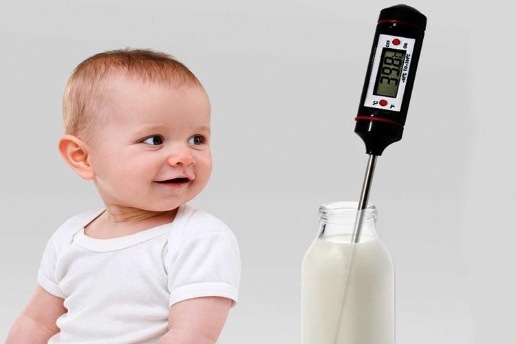 Cách dùng nhiệt kế để pha sữa cho bé là gì? Ảnh hưởng của nhiệt độ tới việc pha sữa và tắm gội 1
