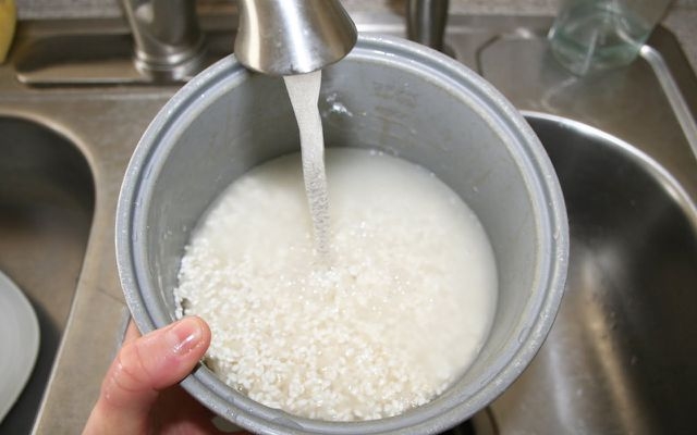 Nguyên nhân nồi cơm điện bị trào nước và hướng dẫn cách khắc phục tình trạng trên nhanh chóng Hình 1