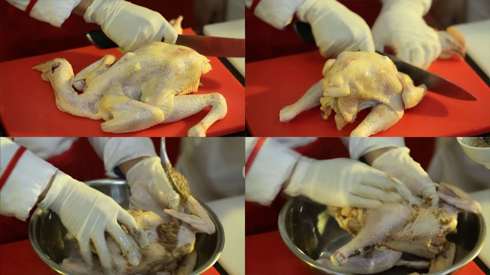 Thoa đều gia vị ướp lên thịt gà