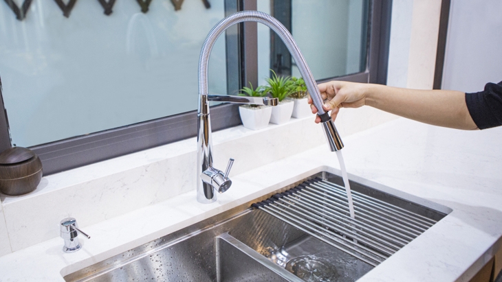 Vòi rửa bát thân mềm thích hợp lắp đặt ở mọi không gian bồn rửa