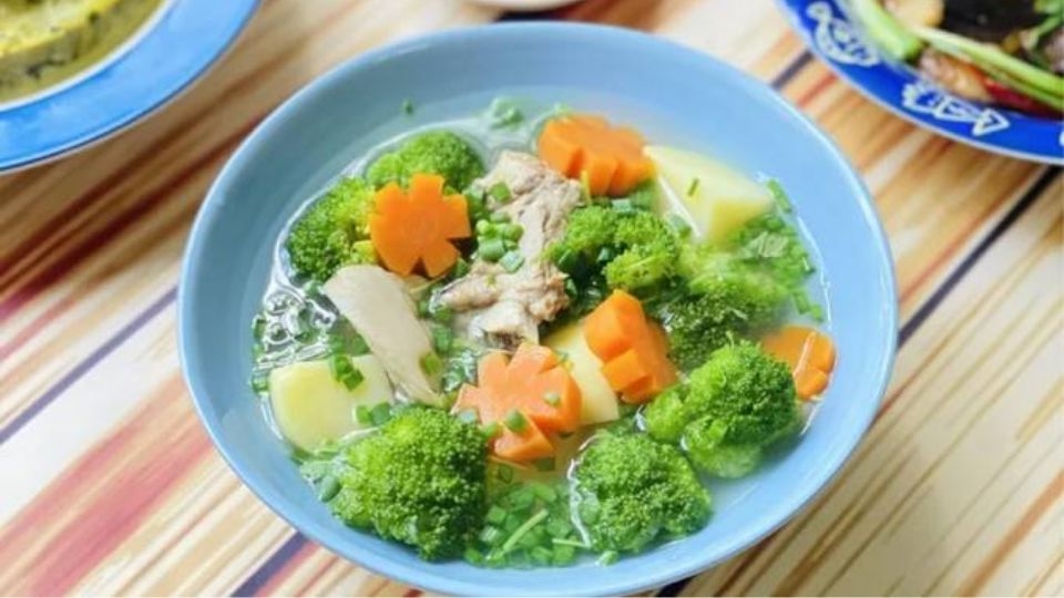 Canh sườn bông cải xanh