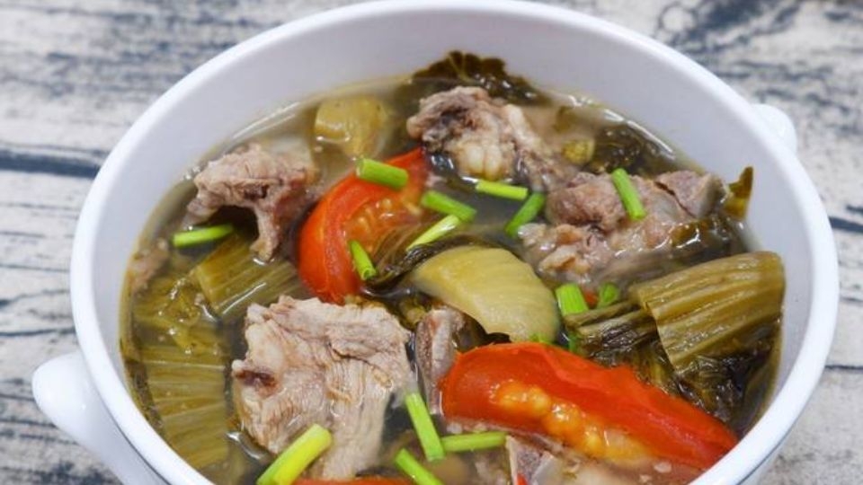 Canh sườn nấu dưa chua