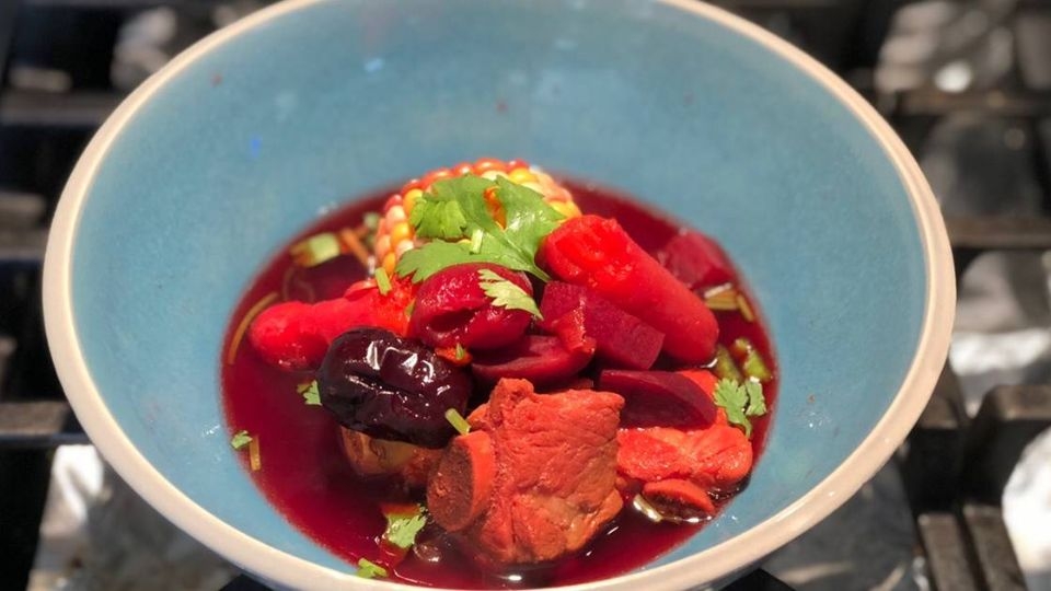 Canh sườn nấu củ dền