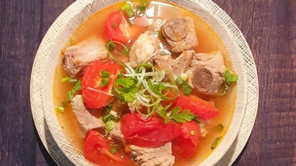 Canh sườn nấu chua