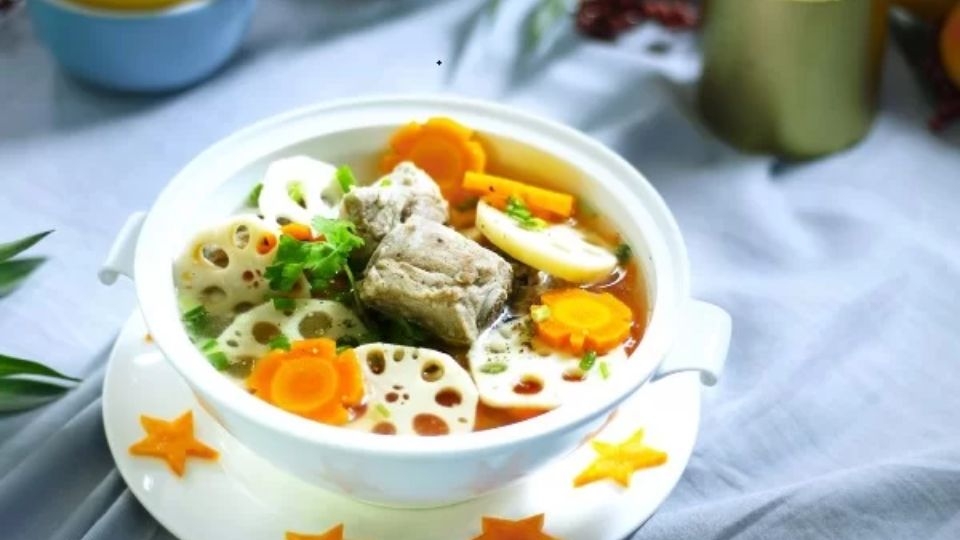 Canh sườn hầm củ sen