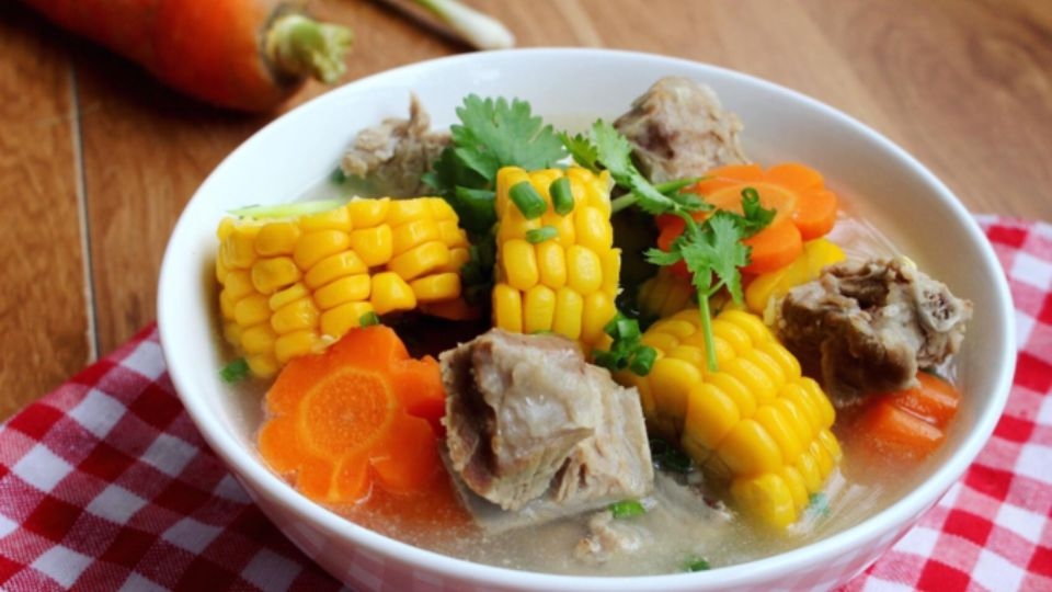 Canh sườn nấu bắp