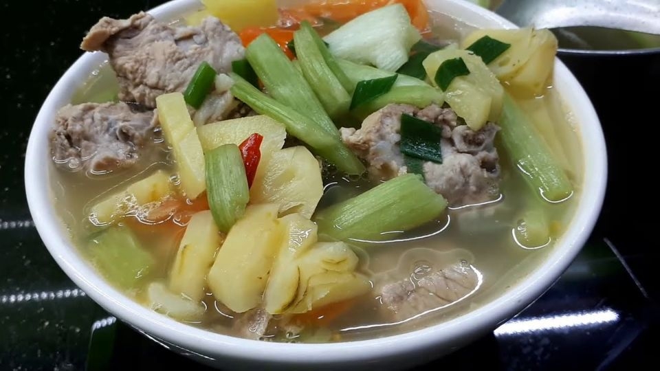 Canh sườn nấu dọc mùng