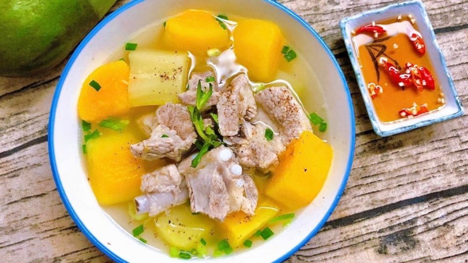 Canh sườn nấu đu đủ