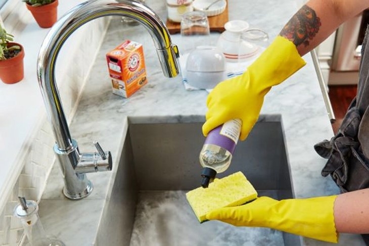 vệ sinh vòi rửa bát 1