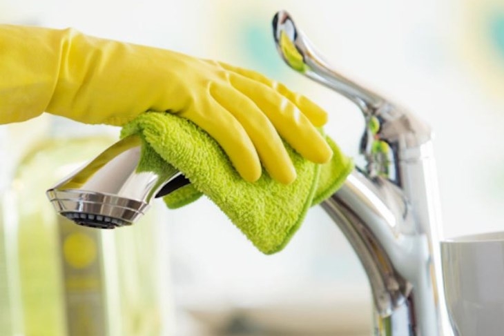 vệ sinh vòi rửa bát