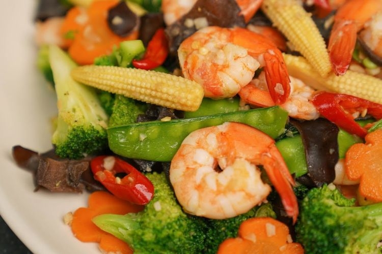 tôm xào thập cẩm