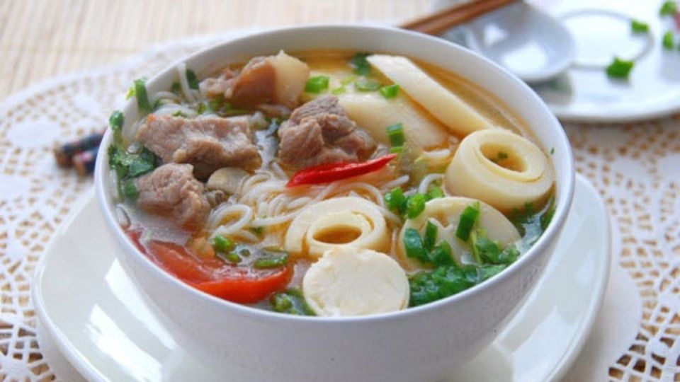 Bún măng sườn