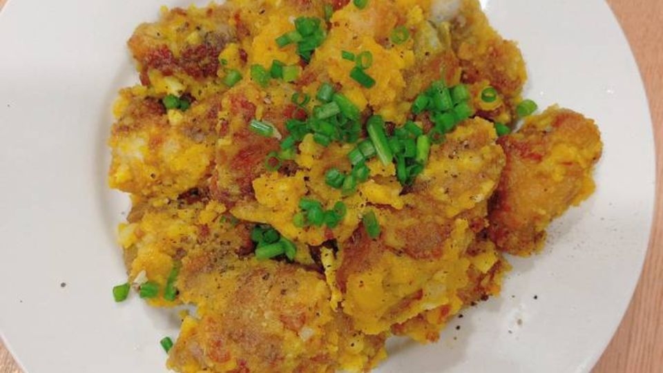 Sườn sốt trứng muối