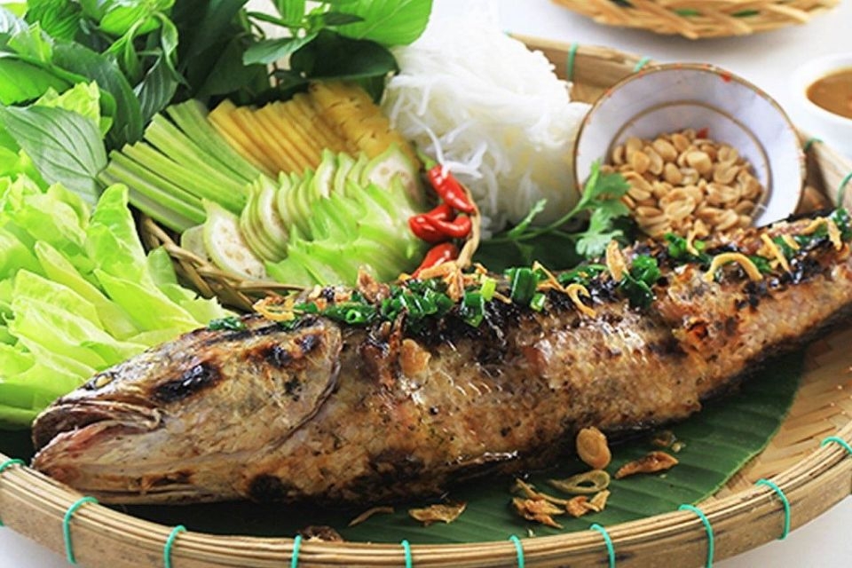 Cá nướng cuốn bánh tráng 2