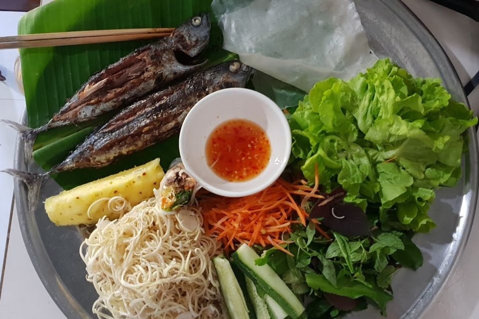 Cá nướng cuốn bánh tráng 7