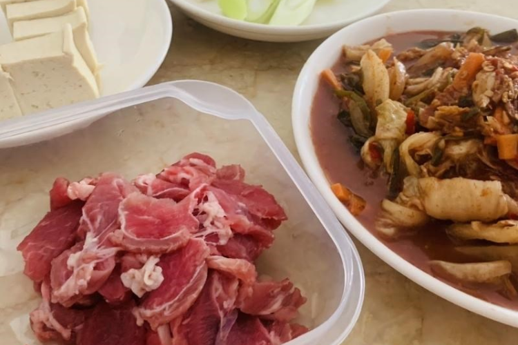 Công thức nấu món canh kim chi thịt bò chuẩn vị Hàn Quốc ngay tại căn bếp nhỏ