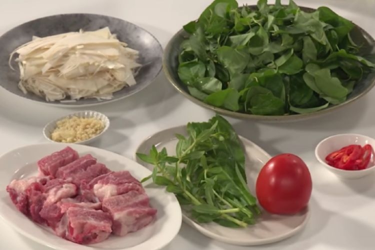 sơ chế nguyên liệu sườn non