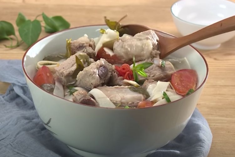 canh măng chua sườn non