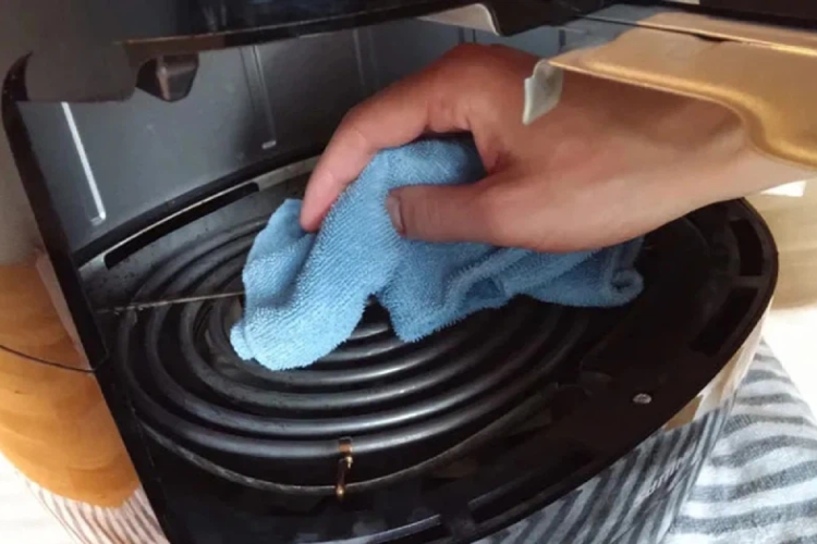 4 bước xử lý nhanh gọn trường hợp nồi chiên không dầu bị rỉ sét cực kỳ hiệu quả - hình 2