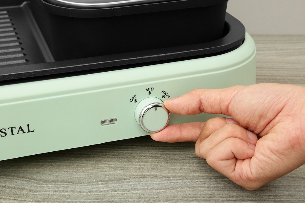 Bếp lẩu nướng Crystal HY-6320 có nút vặn dễ sử dụng