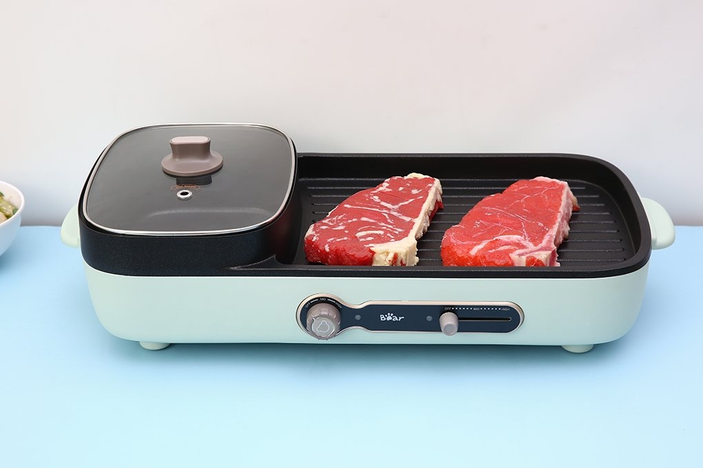 Bếp lẩu nướng Bear DKL-C15G1 có công suất 1600W