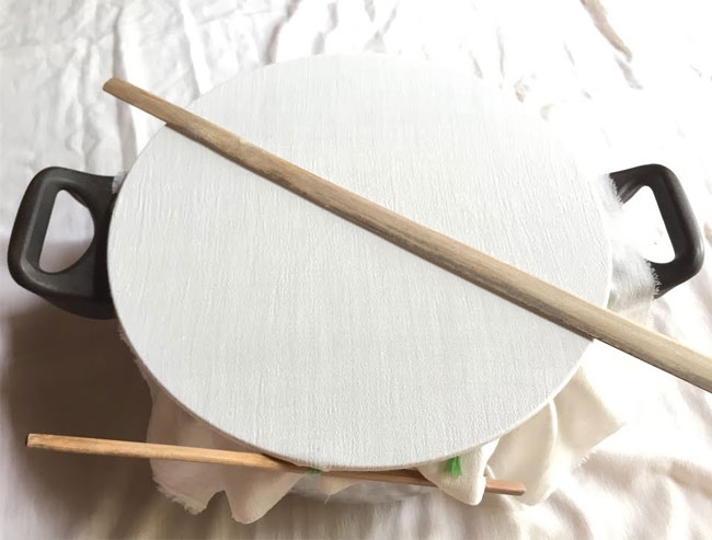 Hướng dẫn chi tiết cách làm bánh đa vừng đen giòn, ngon tại nhà Hình 4