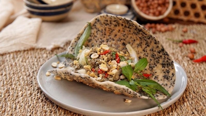 Hướng dẫn chi tiết cách làm bánh đa vừng đen giòn, ngon tại nhà Hình 6