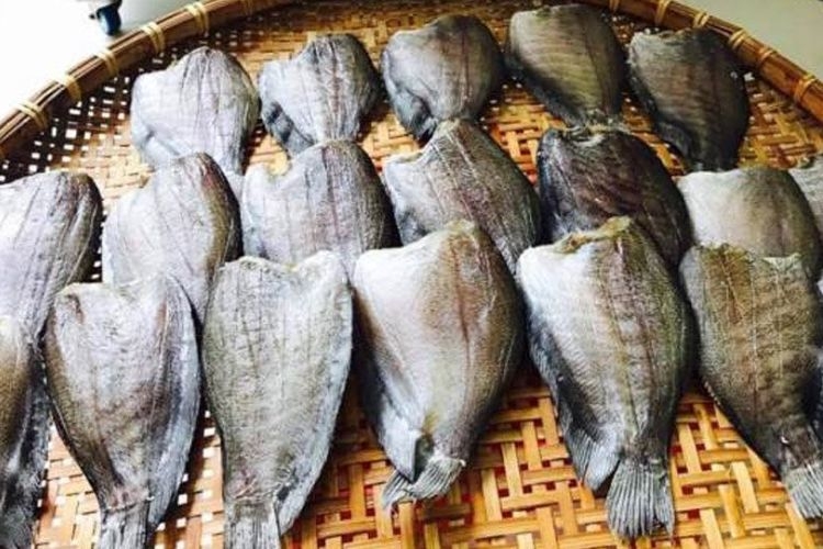 Cá sặc rằn làm khô có vị mặn vừa đủ thích hợp chiên ăn kèm với cơm
