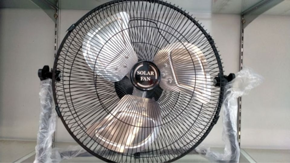 Sạc quạt sạc, quạt tích điện đúng cách khi mới mua về