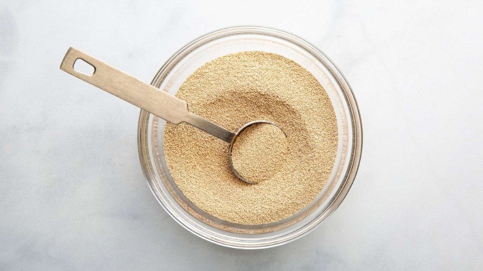 Rửa ly sứ bằng men bột mì