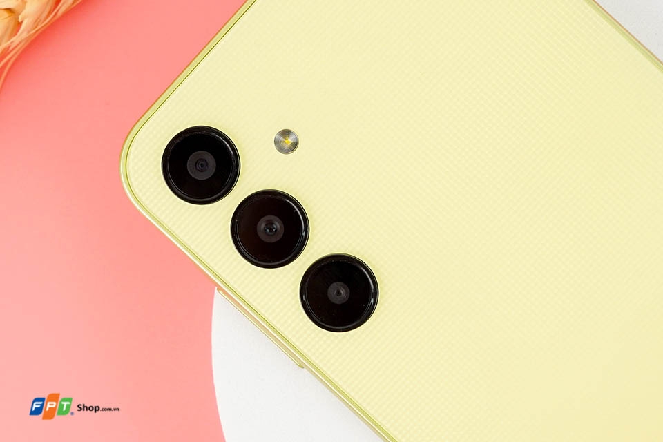 Trên tay Samsung Galaxy A25 5G (ảnh 4)