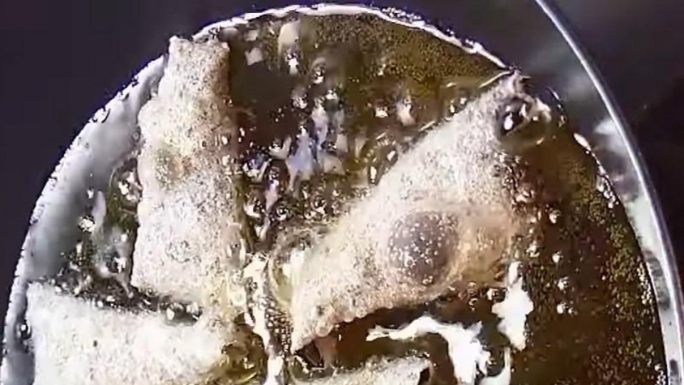 Bước 2: Chiên bánh tráng