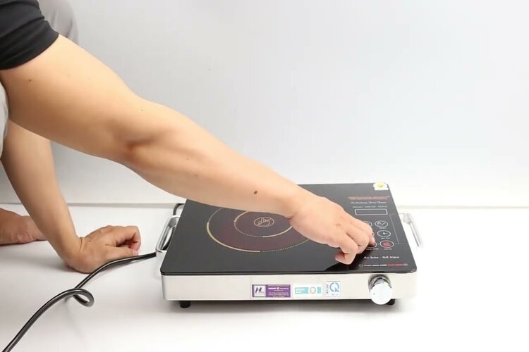 ]Quạt hếp hồng ngoại giúp giảm nhiệt lượng bếp phát tán trong quá trình sử dụng