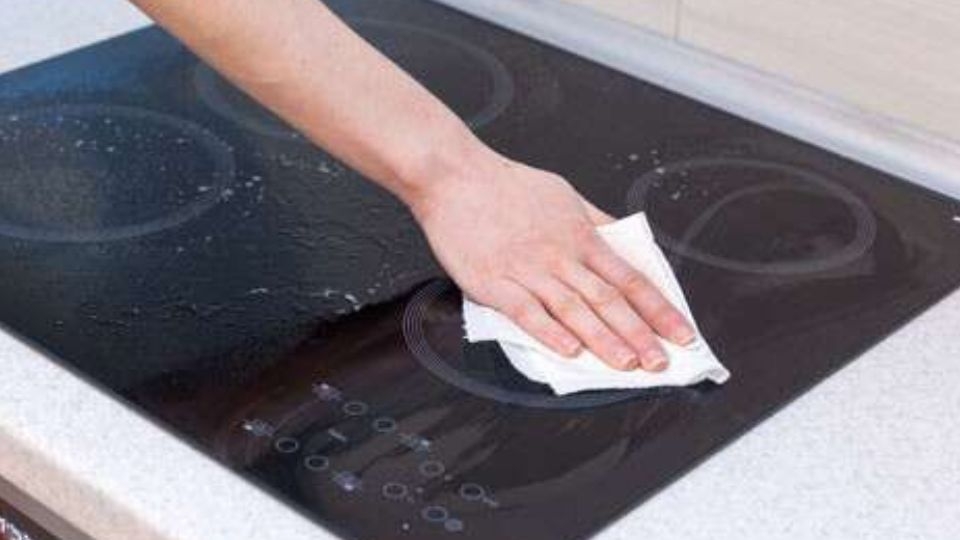 Bếp từ có mùi khét (4)