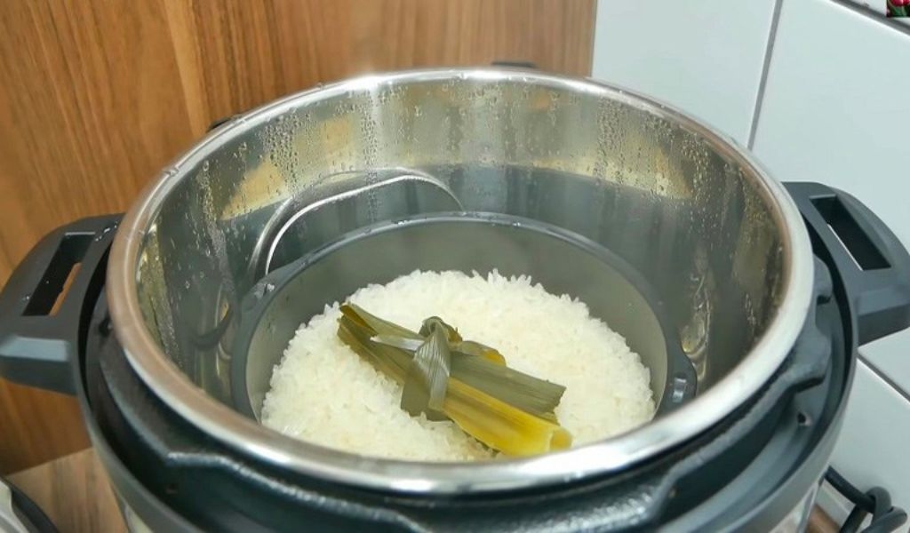 Nguyên nhân xôi nấu bằng nồi cơm điện bị sống và cách khắc phục. Những lưu ý nấu xôi dẻo thơm 3