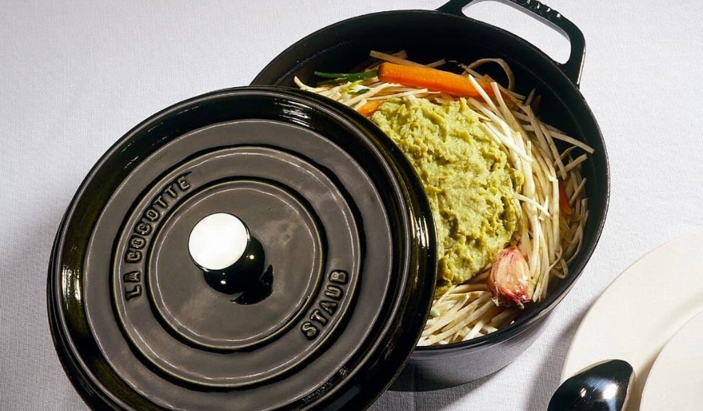 Cách sử dụng nồi gang mới mua và bảo quản đúng để dùng được chất lượng và bền lâu 3