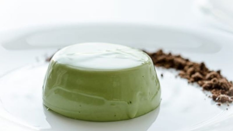 Kết thúc bữa tiệc chay thịnh soạn bằng 1 chiếc bánh panna cotta matcha núng nính sánh mịn thơm ngon