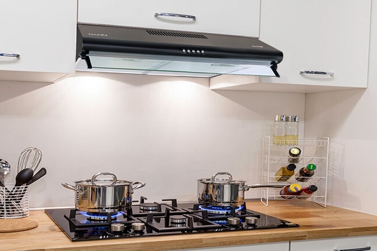 Máy hút mùi giúp loại bỏ mùi thức ăn, mùi hôi nhanh chóng