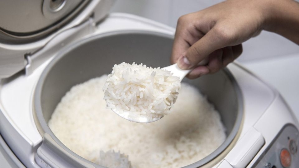 Nồi cơm điện bị dính nước (1)