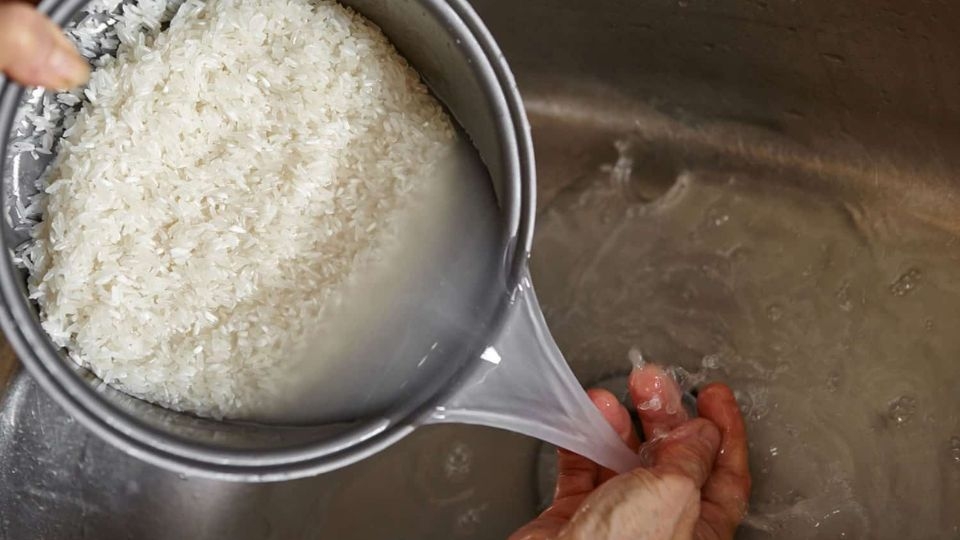 Nồi cơm điện bị dính nước (2)