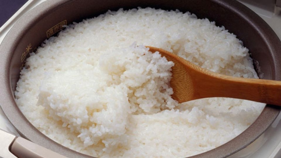 Nồi cơm điện bị dính nước (5)
