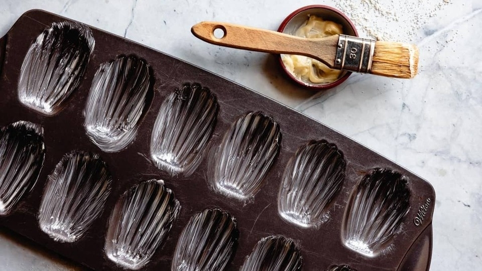 Chống dính khuôn nướng bánh madeleine