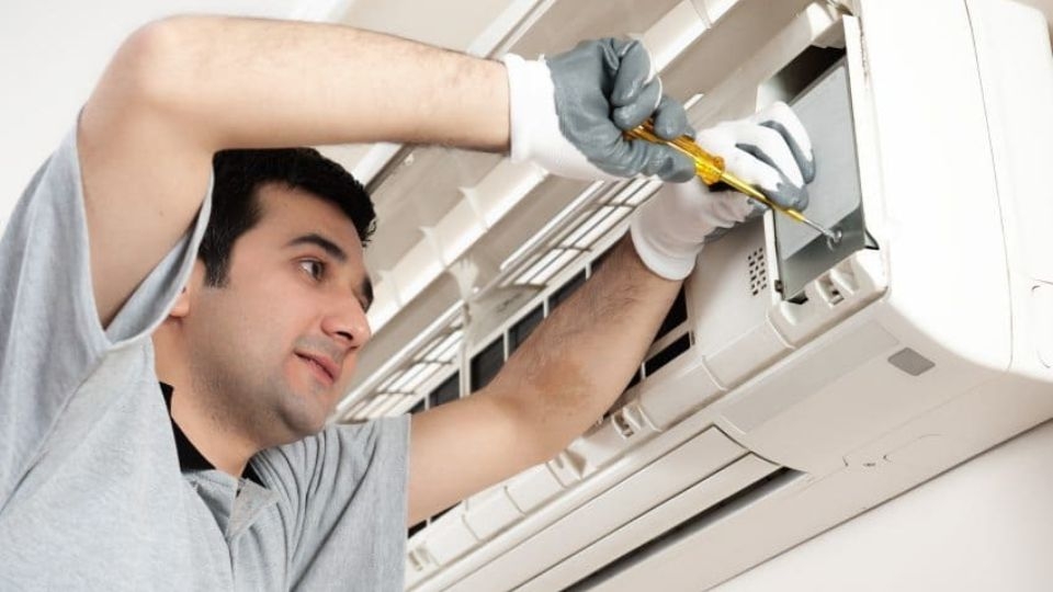 Liên hệ chuyên gia lắp đặt máy lạnh mới mua